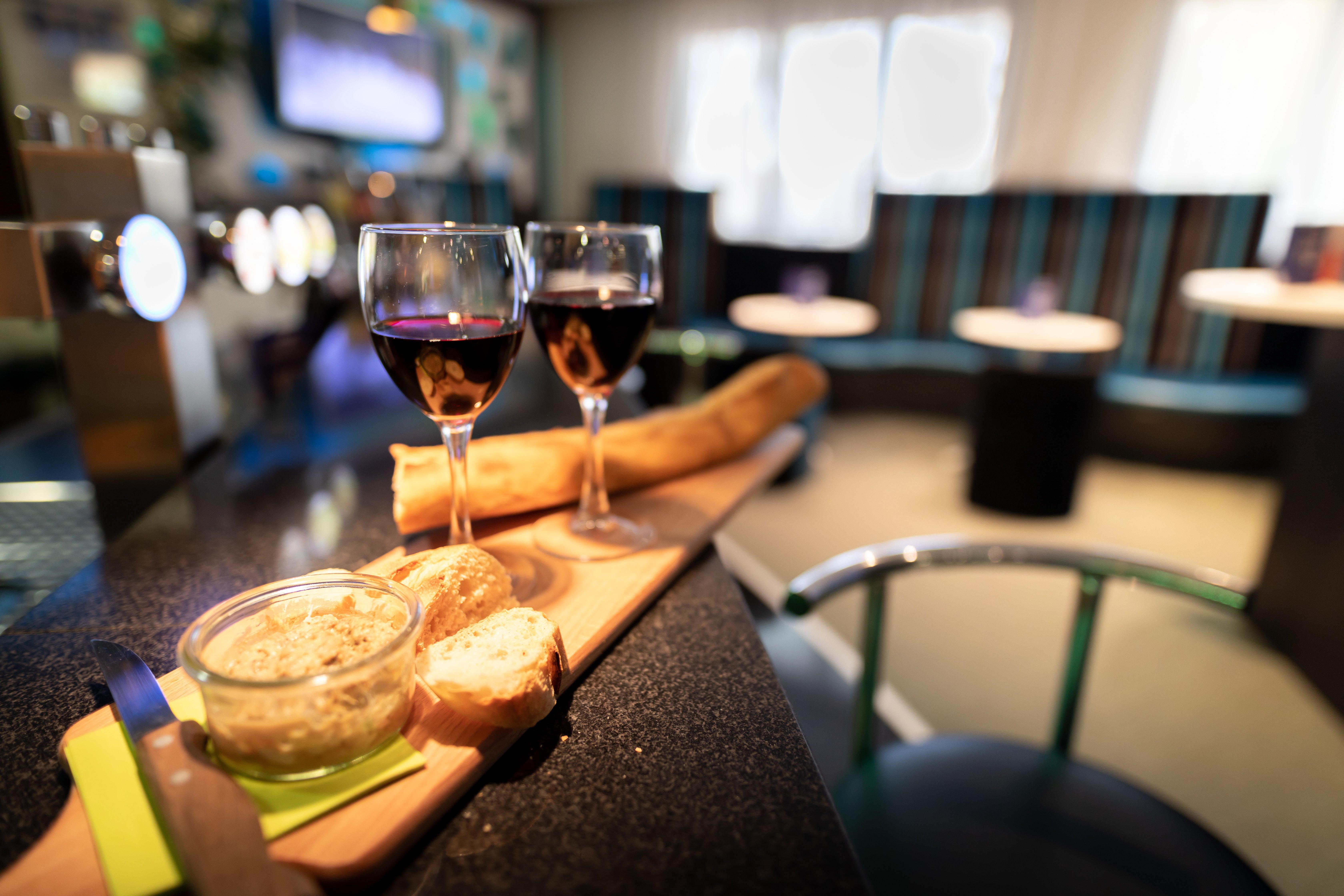 Holiday Inn Express Arras By Ihg מראה חיצוני תמונה