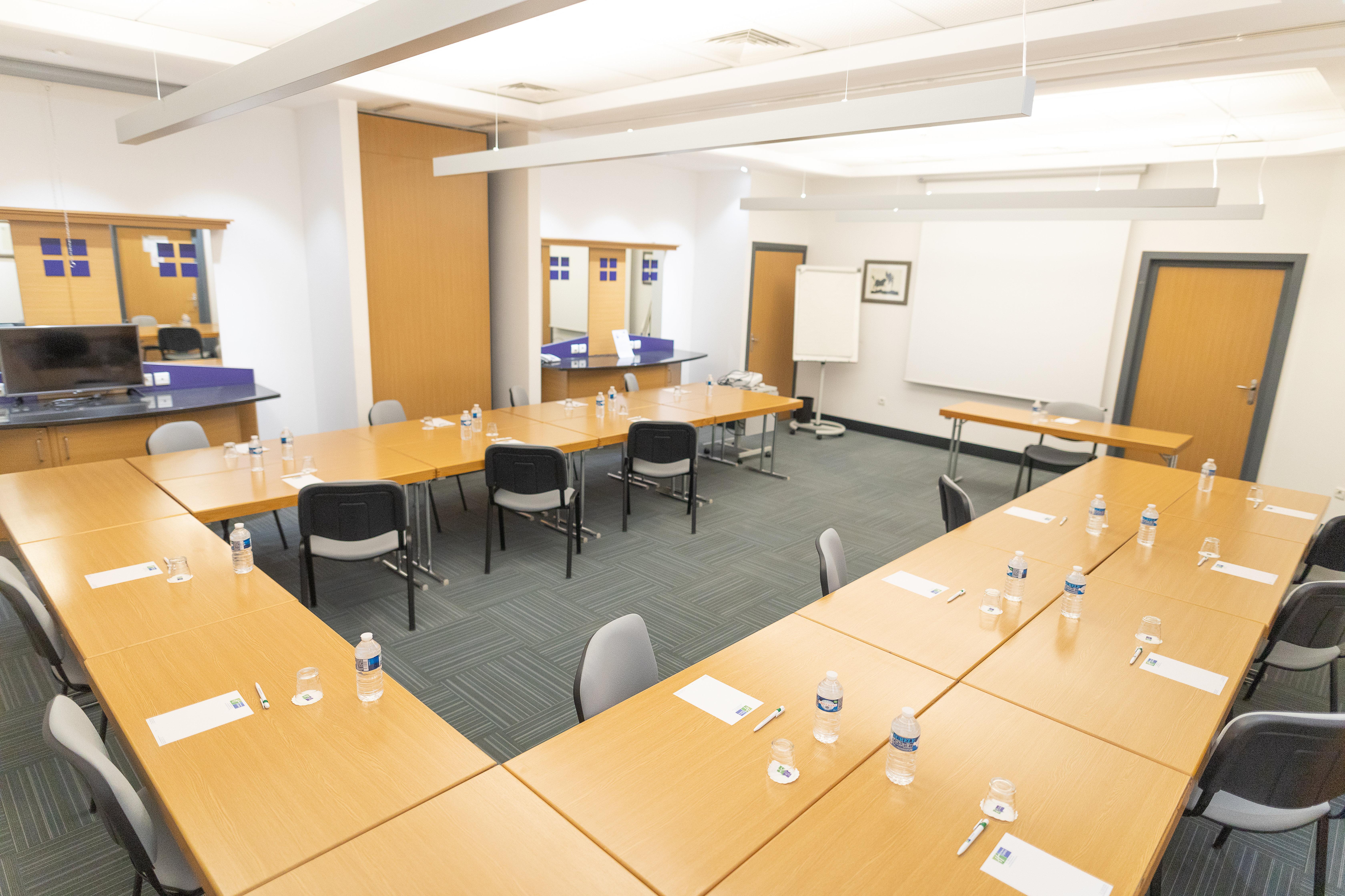 Holiday Inn Express Arras By Ihg מראה חיצוני תמונה