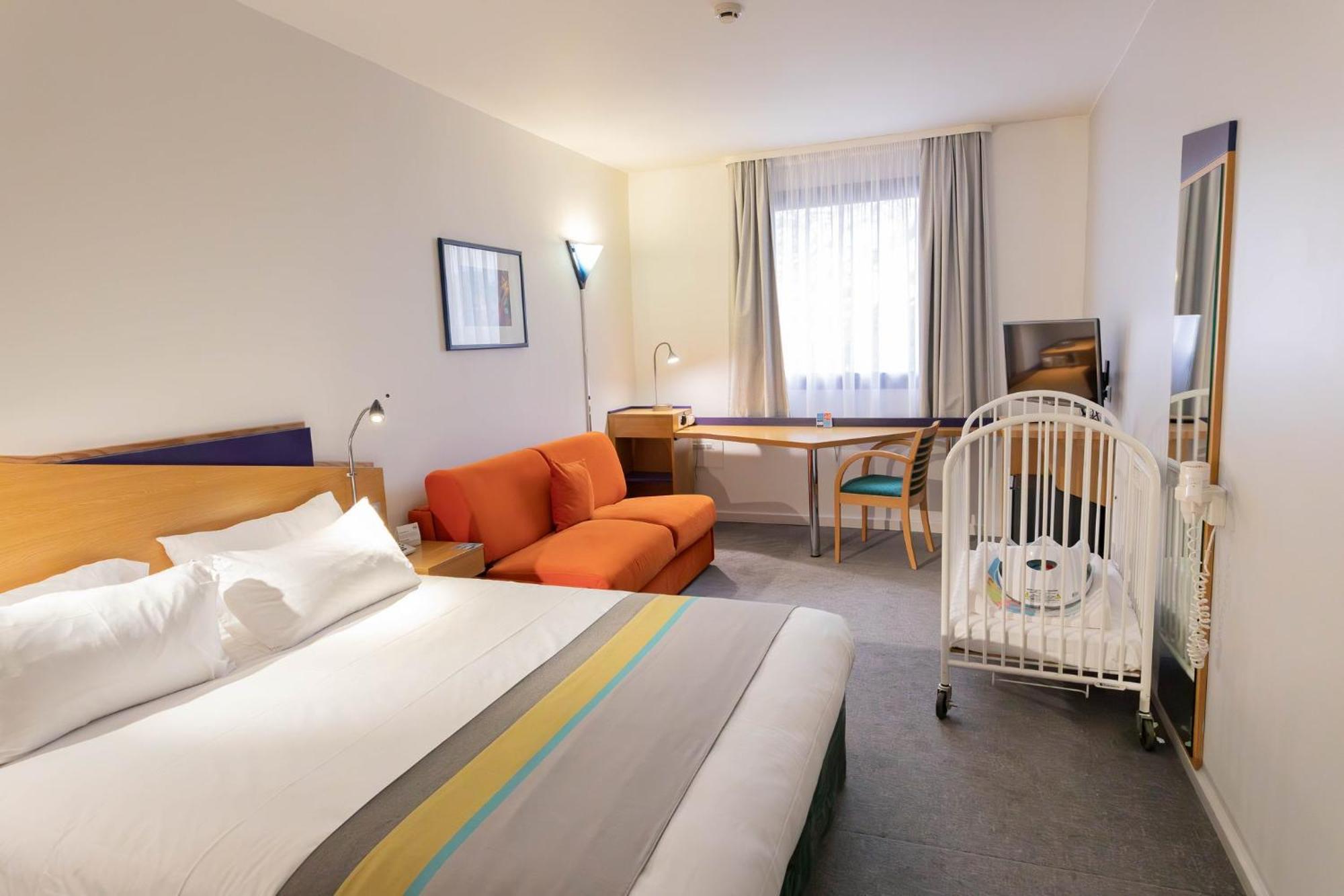 Holiday Inn Express Arras By Ihg מראה חיצוני תמונה